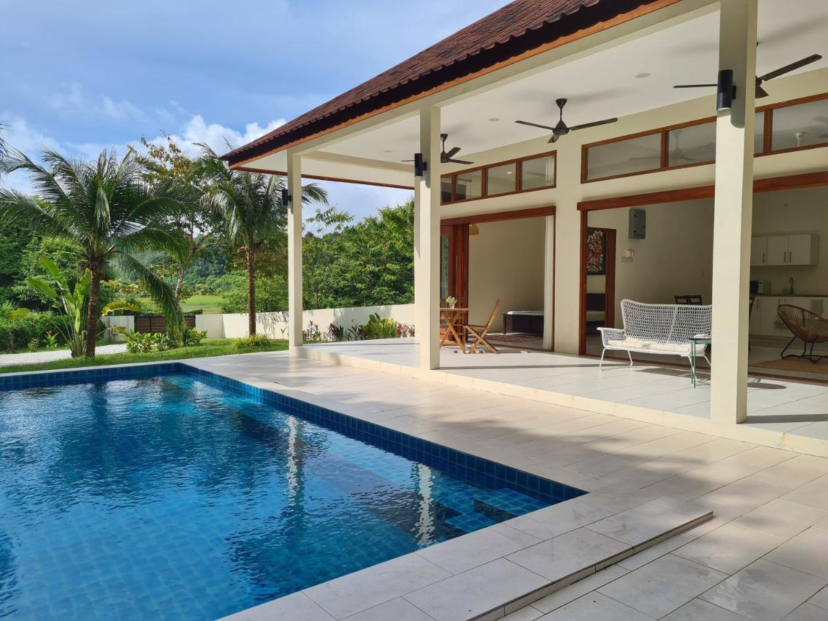 Villa Meranti - Spacious Private Pool Villa Pantai Cenang  Exterior foto