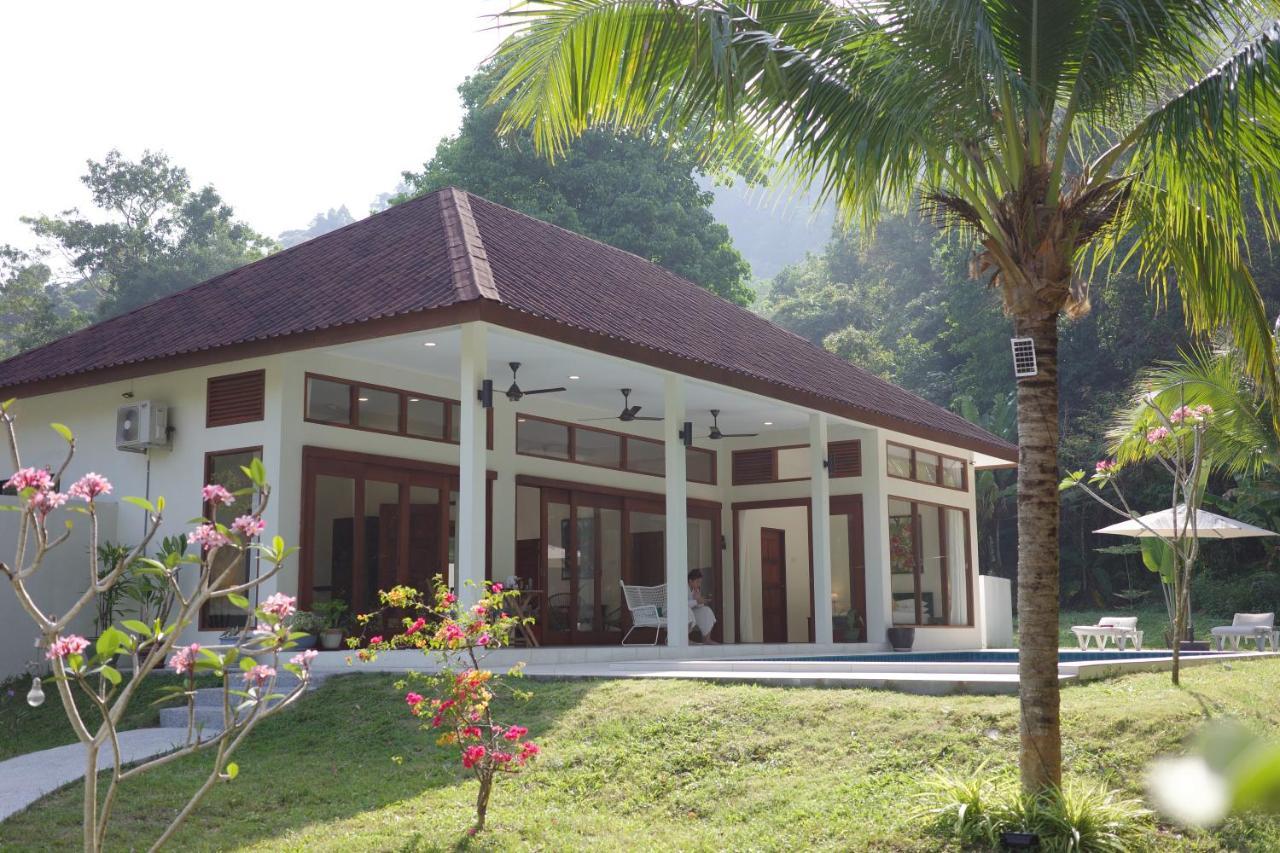 Villa Meranti - Spacious Private Pool Villa Pantai Cenang  Exterior foto