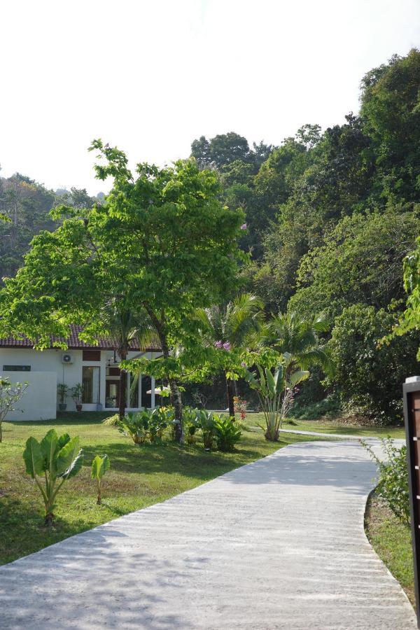 Villa Meranti - Spacious Private Pool Villa Pantai Cenang  Exterior foto